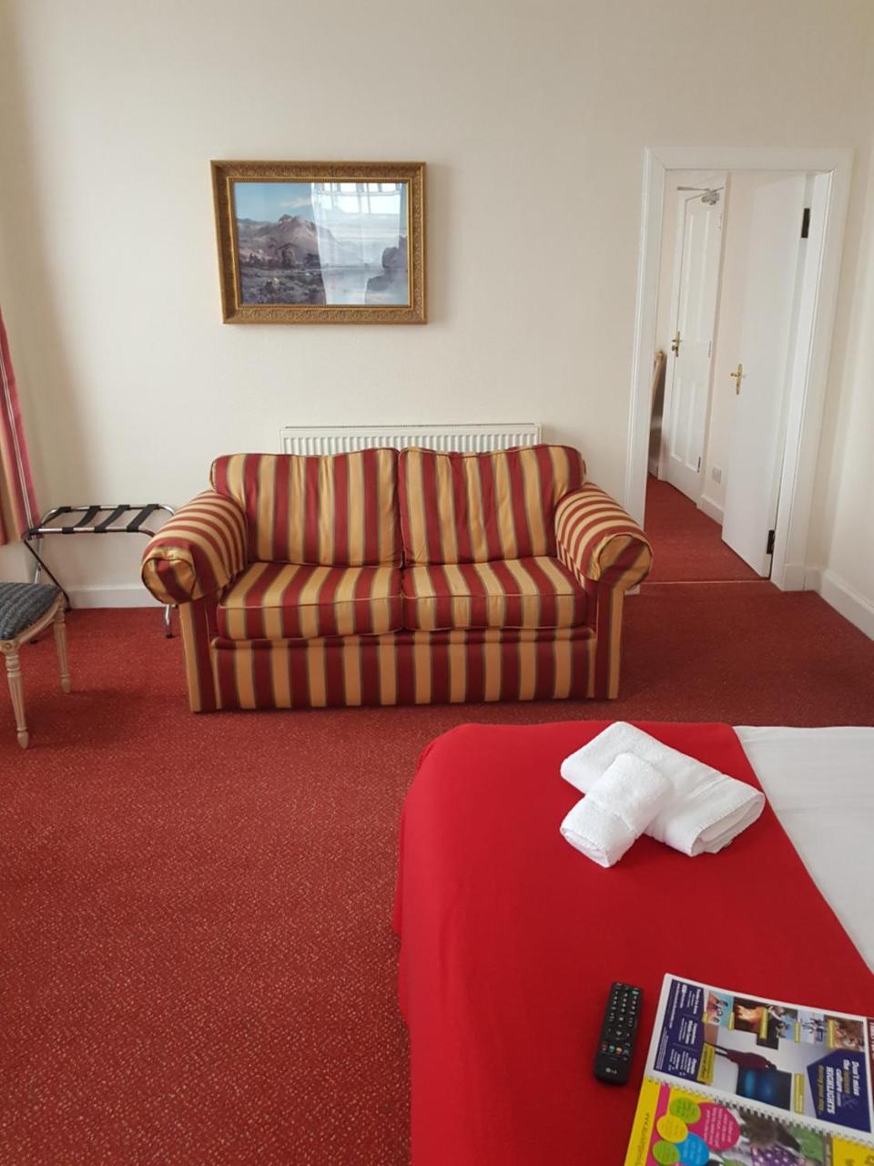 The Royal Hotel Blairgowrie and Rattray Extérieur photo